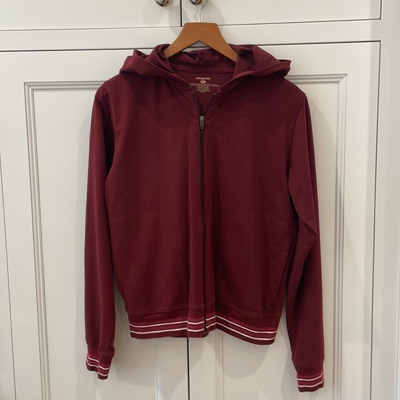 Patagonia Solid Burgundy Hooded Jacket—Full Zip—Excellent Condition!! Size S - Picture 1 of 9